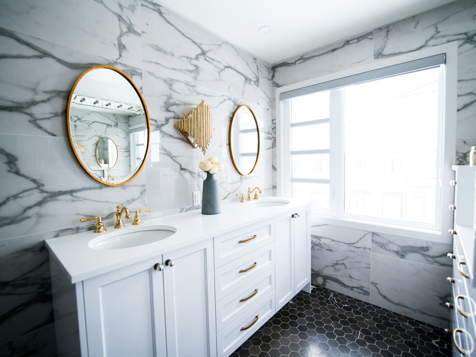 Transitional bathroom style