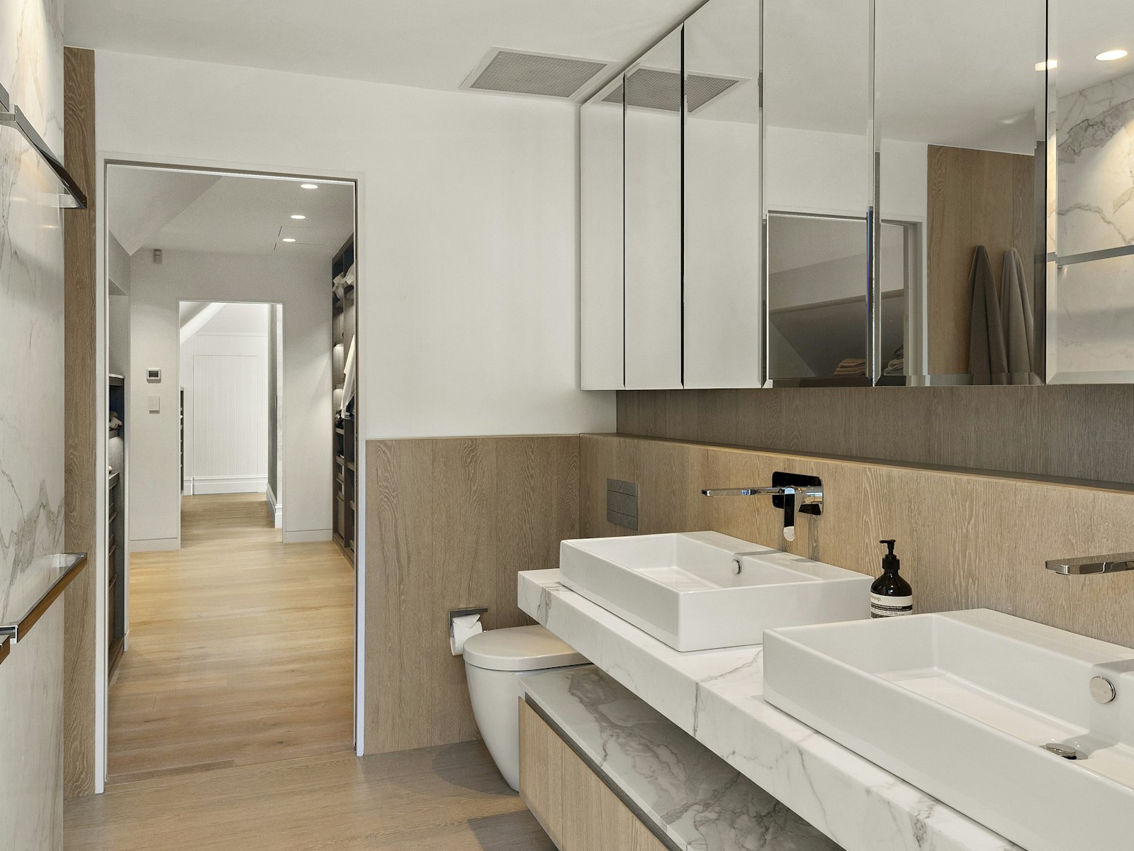 Warm Spa bathroom style